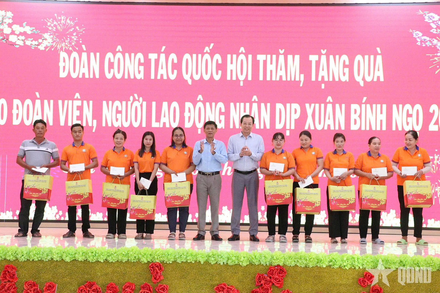 Đoàn công tác Quốc hội trao quà Tết tại Cần Thơ